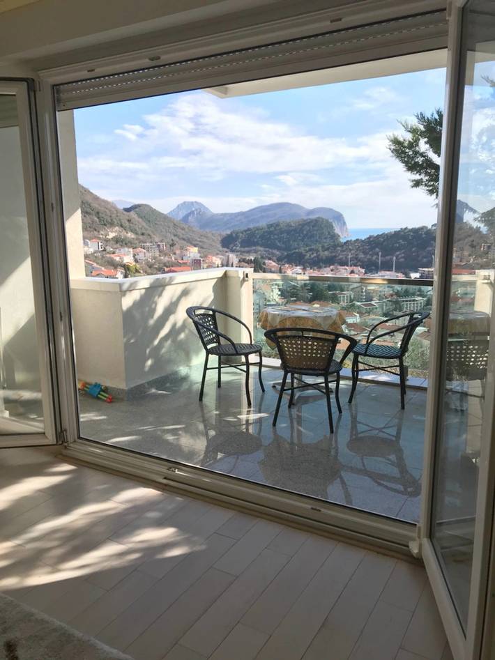 Ferienwohnung für 5 Personen, mit Meerblick und Balkon/Terrasse sowie Garten und Ausblick in Montenegro