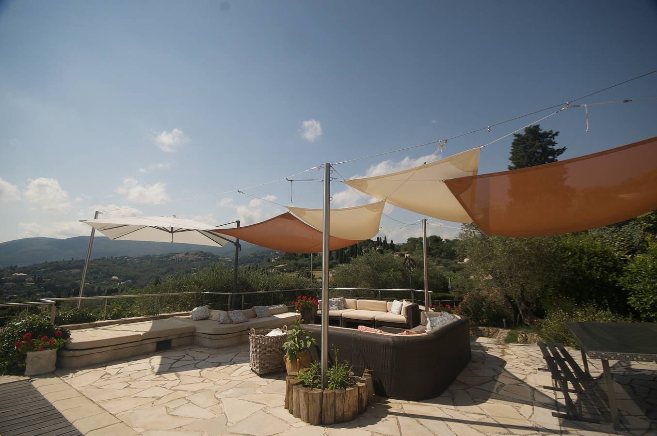 Superbe villa d'Opio perchée sur une colline, vues exceptionnelles, recharge électrique, marche jusqu'à Valbonne in Opio, Côte méditerranéenne (France)