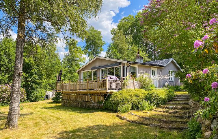 Ferienhaus für 8 Personen, mit Terrasse und Garten sowie Seeblick in Borås