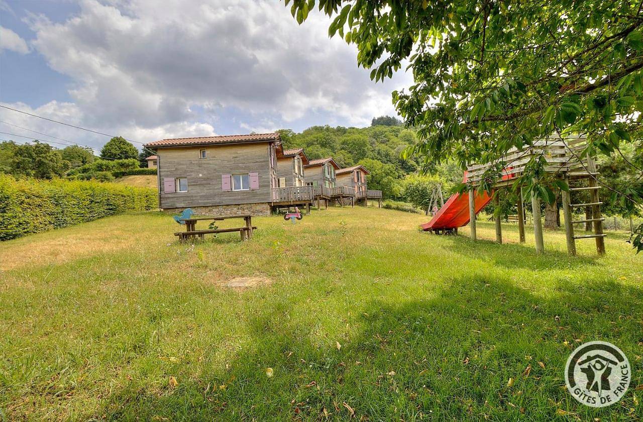 Gite au calme avec belle vue - Merisier in Deux-Grosnes, Région de Villefranche-sur-Saône