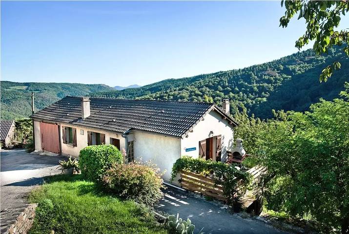 Gîte pour 6 personnes, avec terrasse et piscine, animaux acceptés dans Saint-André-de-Lancize