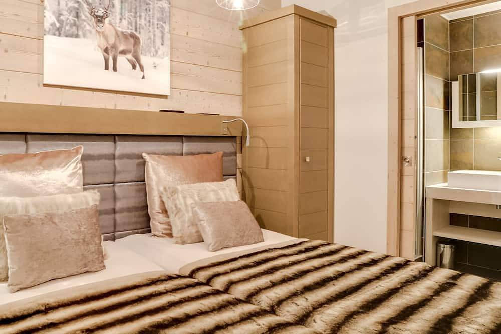 Entire apartment, Courchevel Contemporary T5 for 8 with Parking and Wifi in Saint-Bon-Tarentaise, Les Trois Vallées