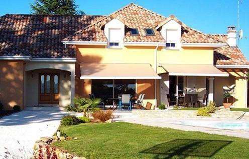 Chambre d’hôte pour 2 personnes, avec terrasse ainsi que piscine et jardin
