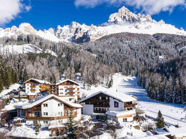 Hotel für 4 Personen, mit Whirlpool und Balkon sowie Garten in Obereggen