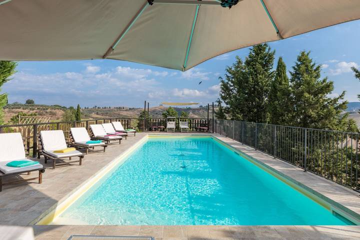 Casa vacanza per 10 persone, con Giardino e Piscina a Asciano