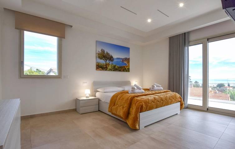 Sant'Onofrio Apartment with Pool and Terrace, 900m to City Center in Trabia, Palermo Province