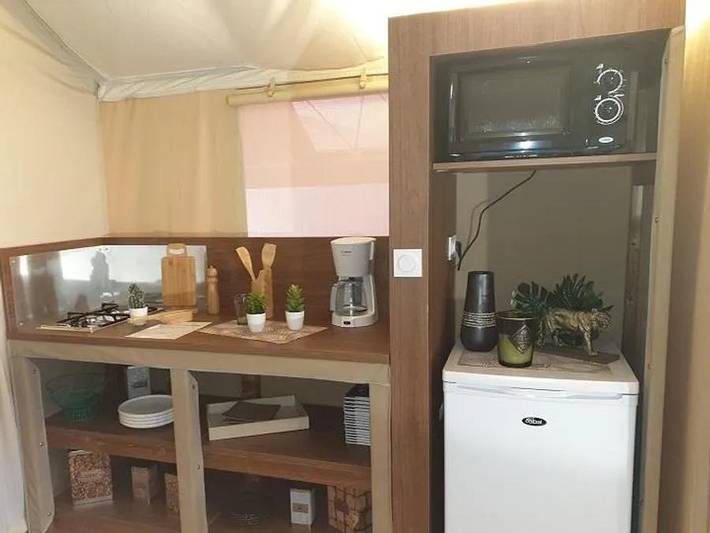 Tente pour 4 personnes, avec sauna dans Auvergne-Rhône-Alpes - 4