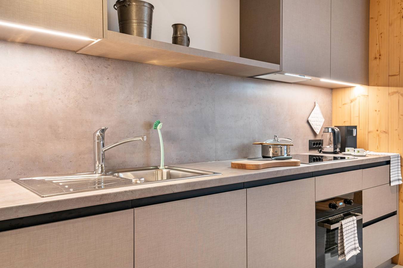 Ganze Wohnung, Ferienwohnung 'Villa Anna Apartment Raschötz' mit Bergblick, Gemeinschaftsgarten und Wlan in St. Peter (Bozen), Villnöß