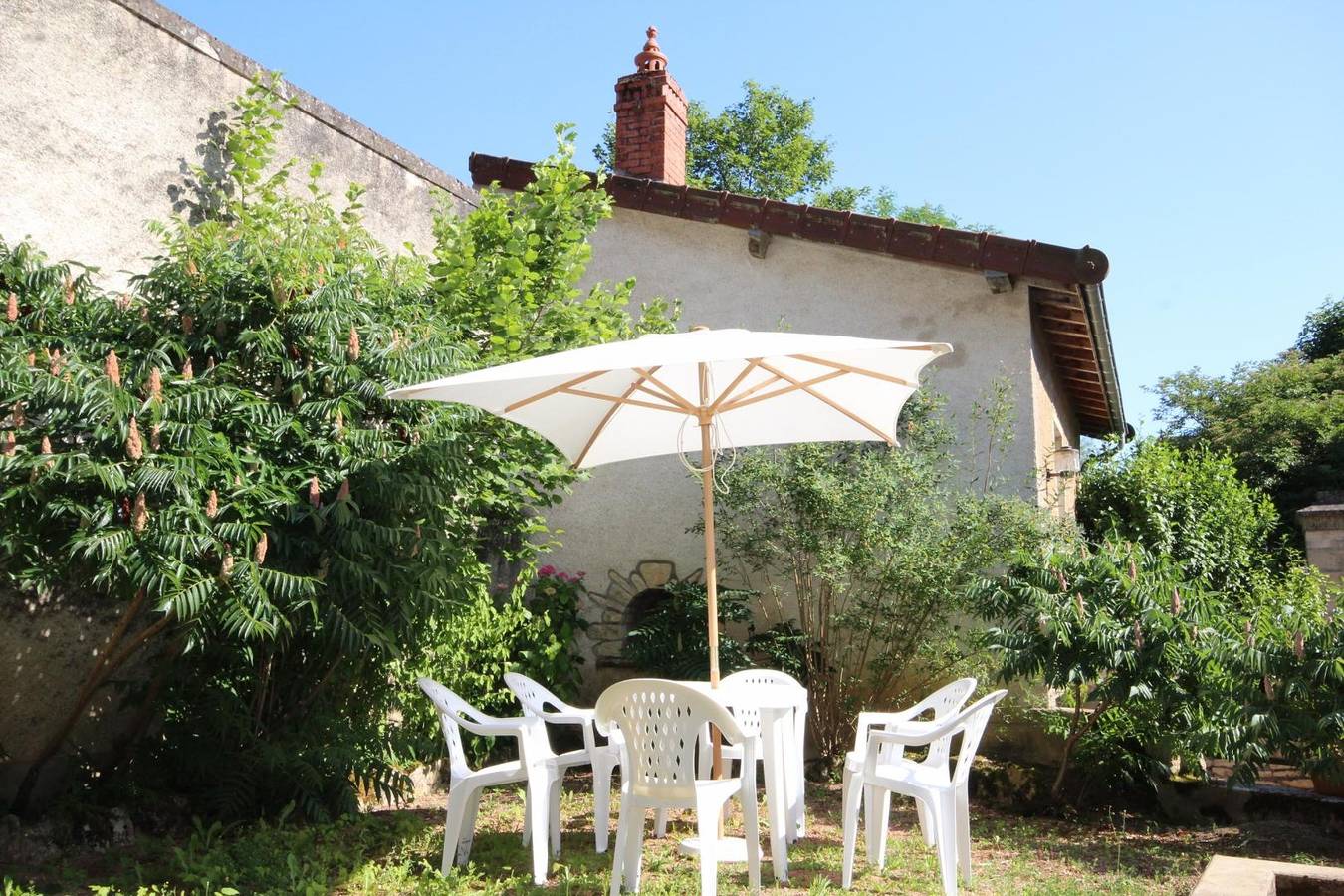 La Petite Maison in Salornay-sur-Guye, Région de Mâcon