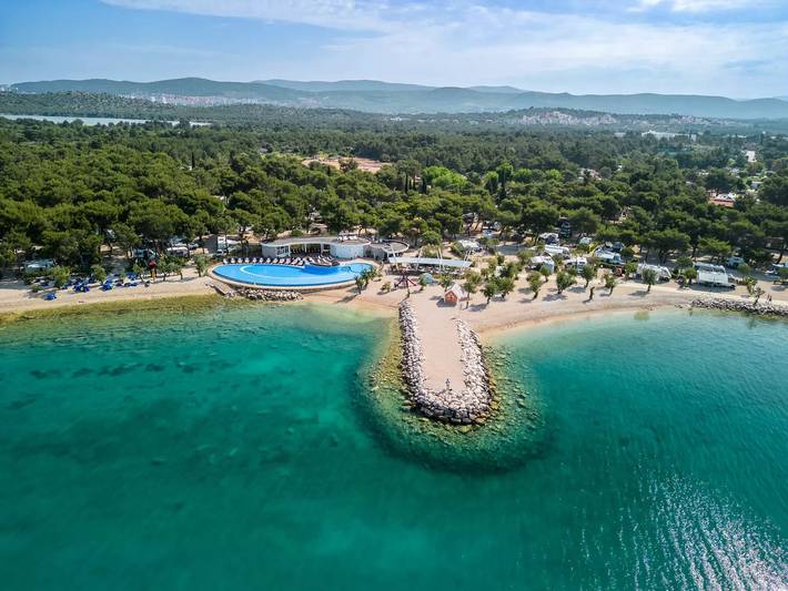 Camping für 6 Personen, mit Terrasse und Pool sowie Sauna in Sibenik