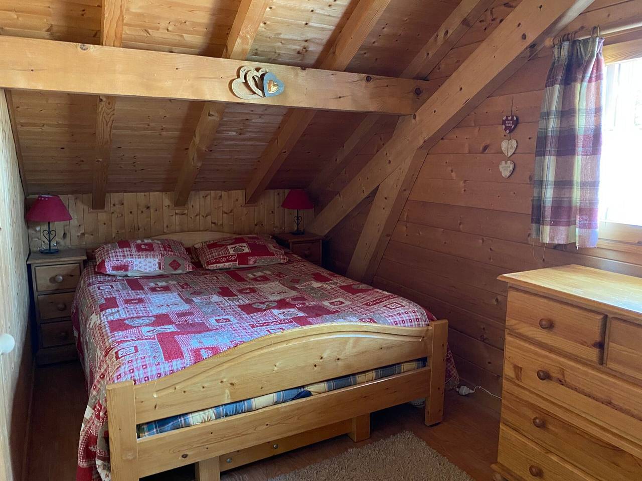 Chalet « 6p - Le Cocon Des Neiges »: vistas a la montaña, terraza compartida y Wi-Fi in Verchaix, Region Bonneville