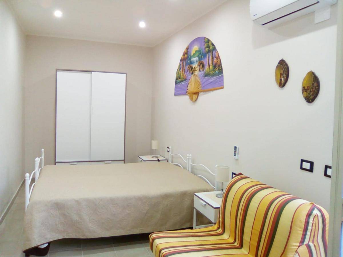 Large Double Room in Riposto, Catania e dintorni