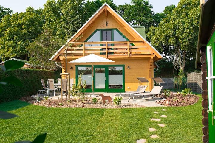 Ferienhaus für 4 Personen, mit Balkon und Garten sowie Sauna in Neukalen
