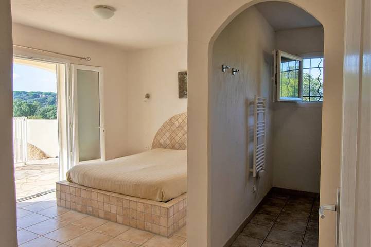 Very Quiet Spacious Villa, Sea And Mountain Views, 500M From The Beach in Zonza, Arrondissement de Sartène