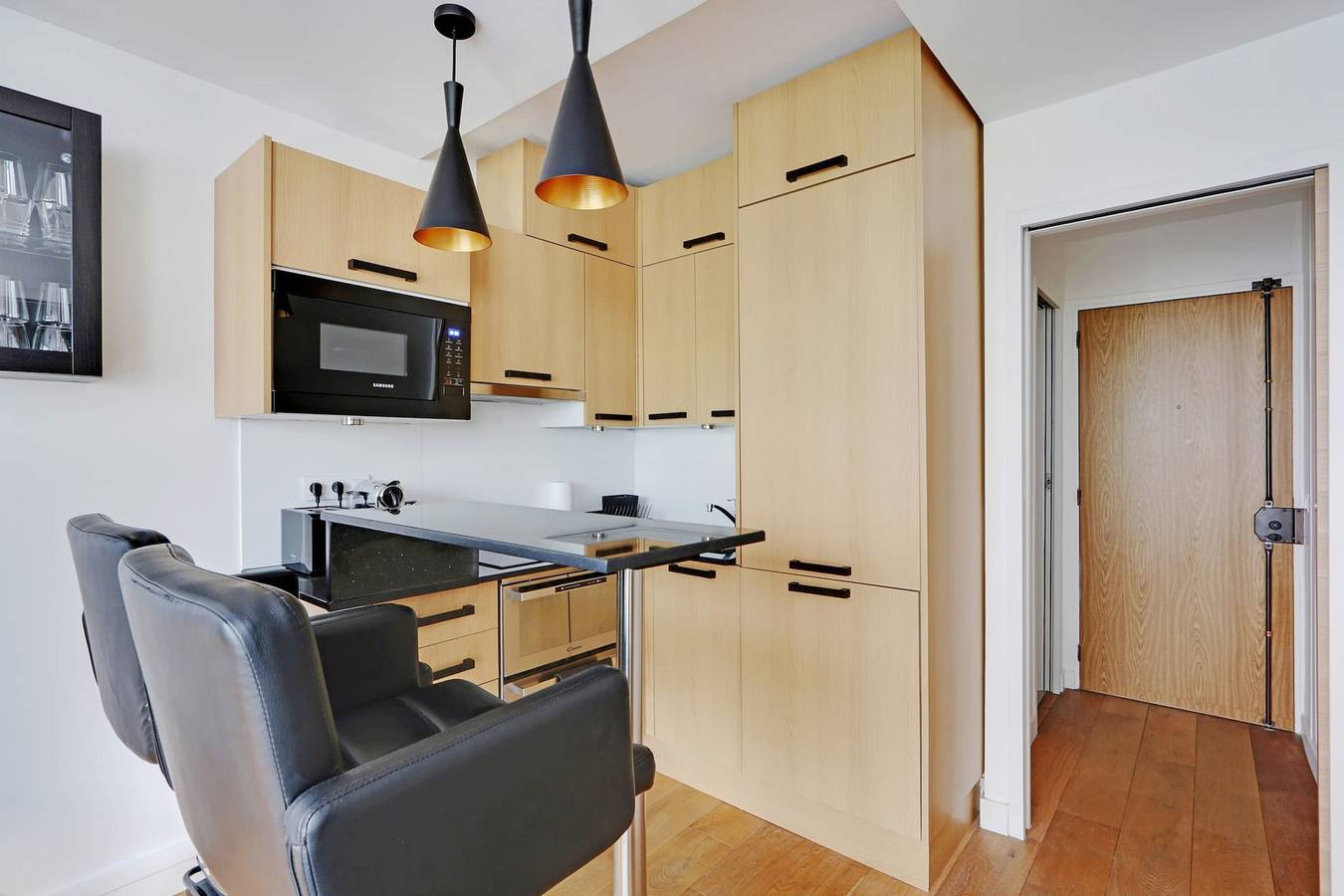 Entire apartment, Modern Brunel Classic 1 Bed Apt with Balcony in Paris in Paris, Ile de France