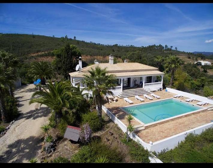 Villa para 6 pessoas, com vista e vista para o lago e ainda jardim and piscina, com animais de estimação em Monchique