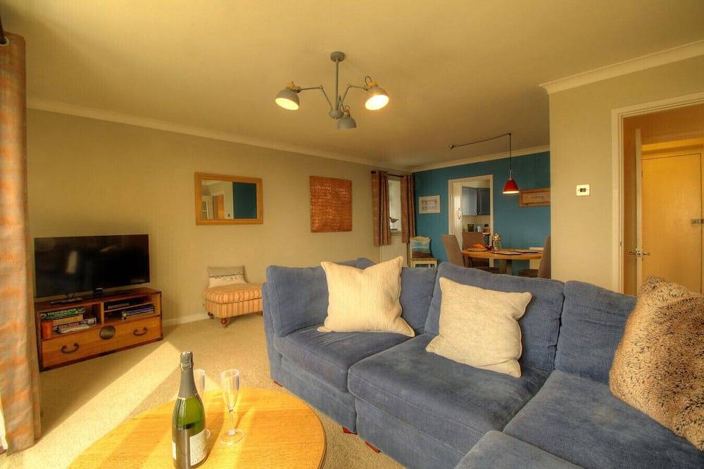 Sea Breeze Haven | 4 Beds with Stunning Views! in Hayling Island, Havant