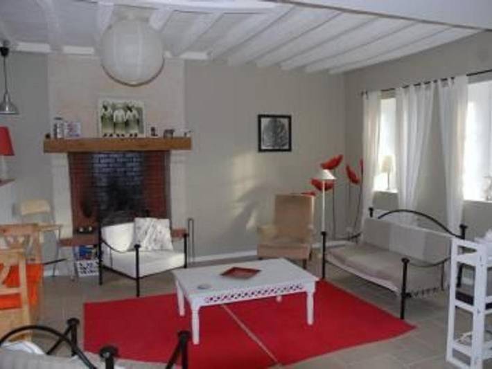 Gîte pour 8 personnes, avec jardin et terrasse à Pontvallain