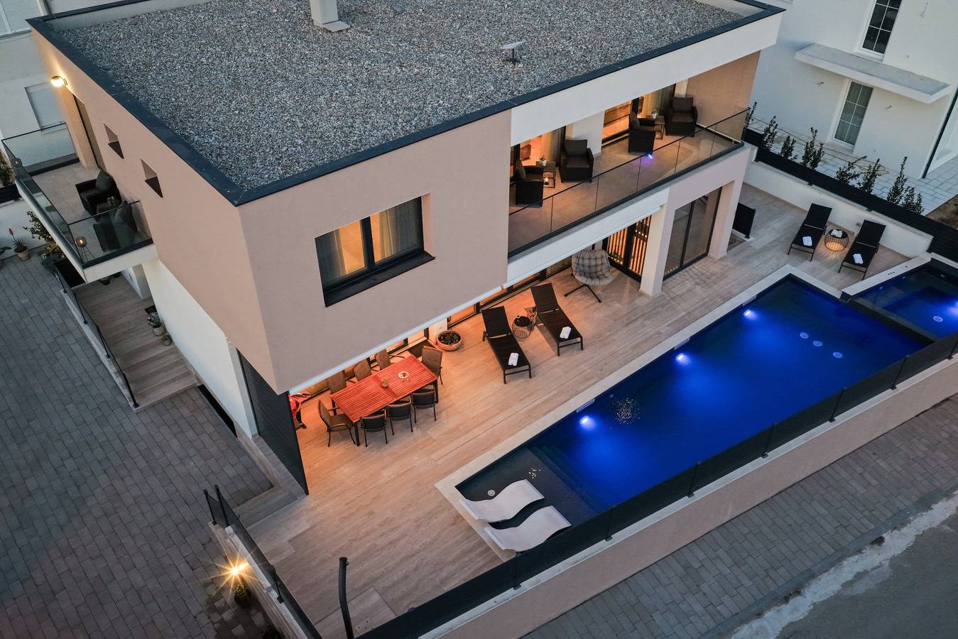 Villa Santa mit beheiztem Pool in Pakostane, Zadar