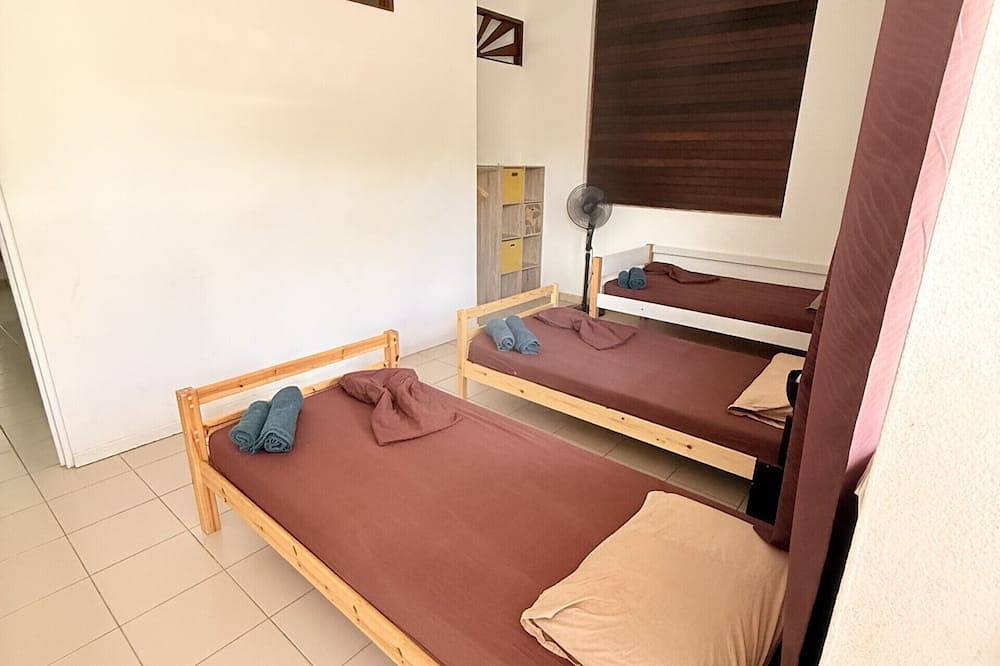 La Villa des Palmiers Bleus - Piscine & Jardin in Matoury, Guyane française