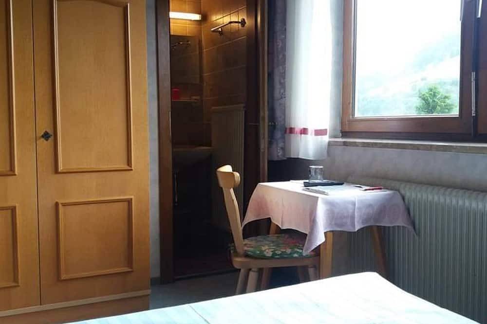 Geheel appartement, Tweepersoonskamer Nr. 5 met douche, Wc - Haus Traudi in Sankt Margarethen im Lungau, Bundesland Salzburg