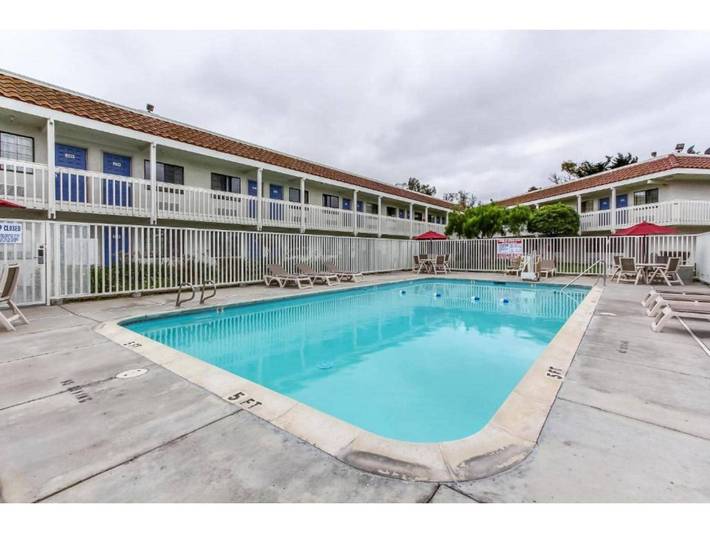 Entire apartment, Spacious 1 Queen Bed | Mini Fridge in Salinas, Monterey County