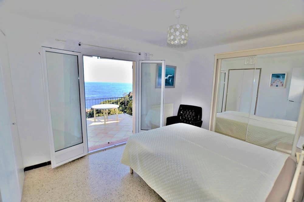 South facing villa in Théoule sur Mer between Cannes and St Raphaël in Théoule-sur-Mer, Massif de l'Esterel