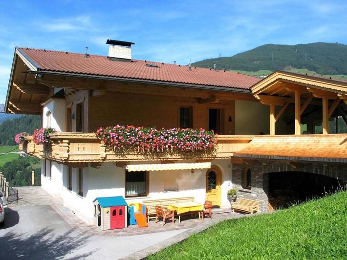 Ferienwohnung für 7 Personen, mit Balkon und Terrasse sowie Garten und Ausblick in Hainzenberg - 2