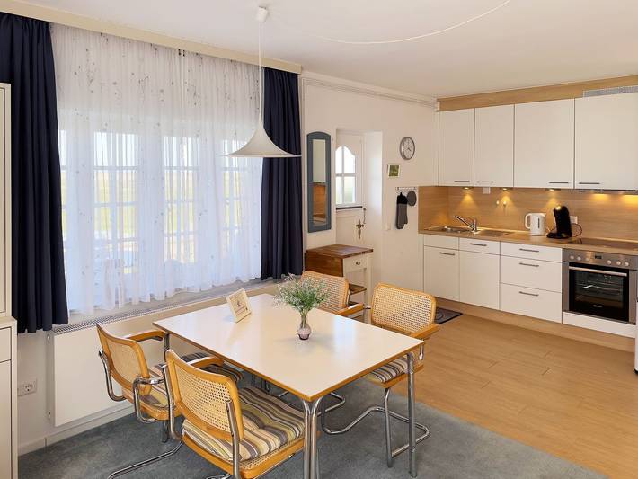 Ferienwohnung für 2 Personen, mit Ausblick und Terrasse sowie Garten in Norddorf - 3