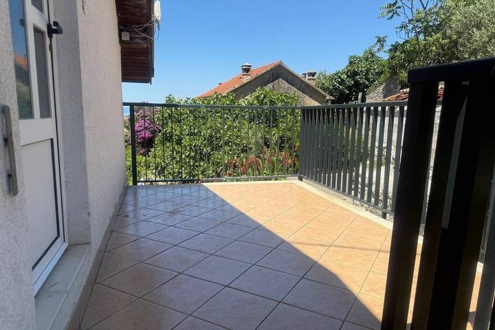 Ferienwohnung für 6 Personen, mit Balkon/Terrasse in Trpanj