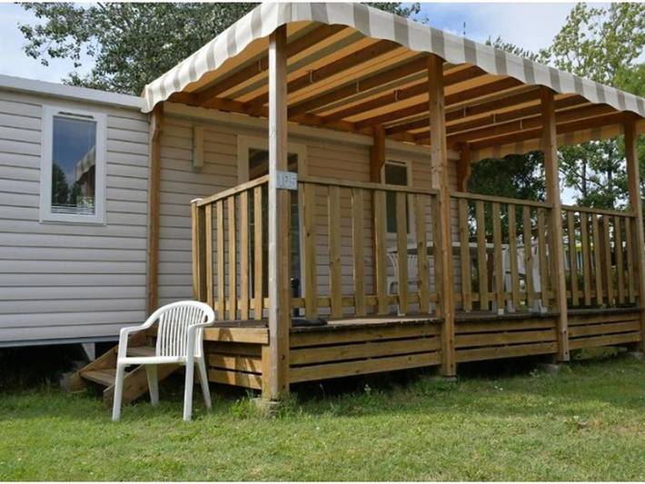 Camping pour 6 personnes, avec terrasse et piscine