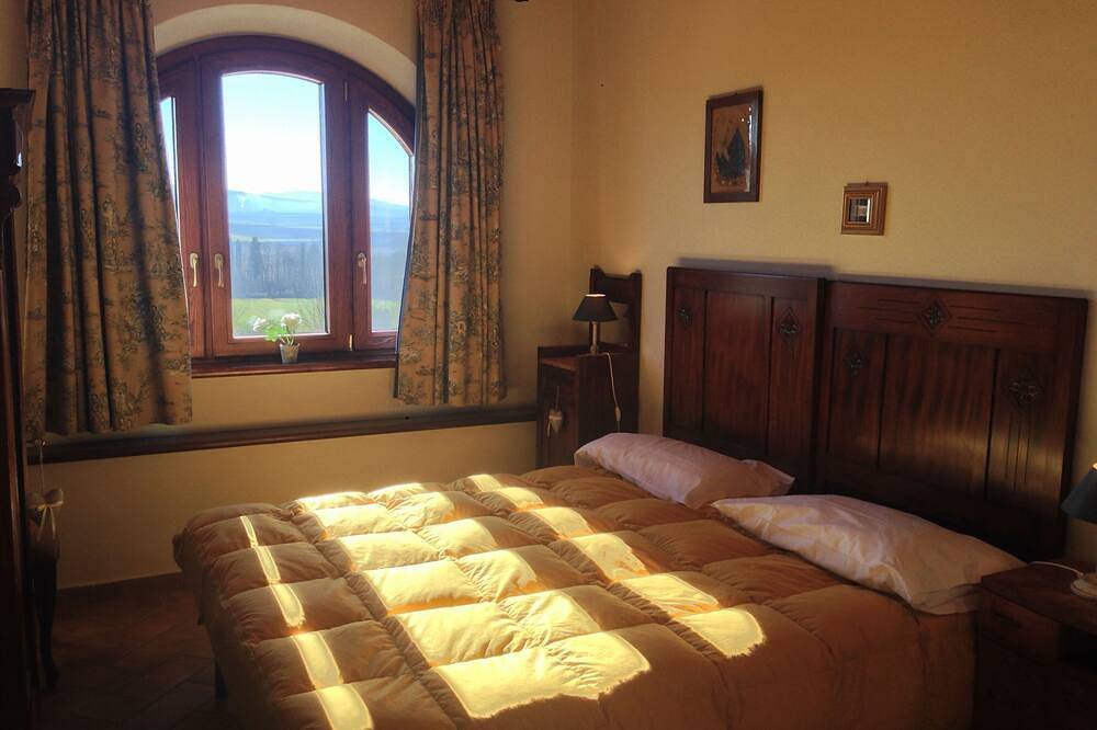 Geheel appartement, Chic Tuscan apartment pool spectacular view modern comfort wifi air conditioning in Sovicille, Provincie Siena