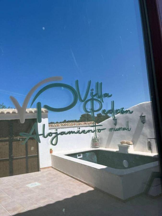 Casa rural para 6 personas, con piscina y jacuzzi además de balcón y jardín - 1