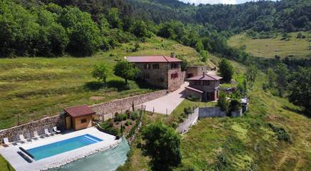 Gîte pour 6 personnes, avec jardin ainsi que piscine et terrasse à Labatie-d'Andaure