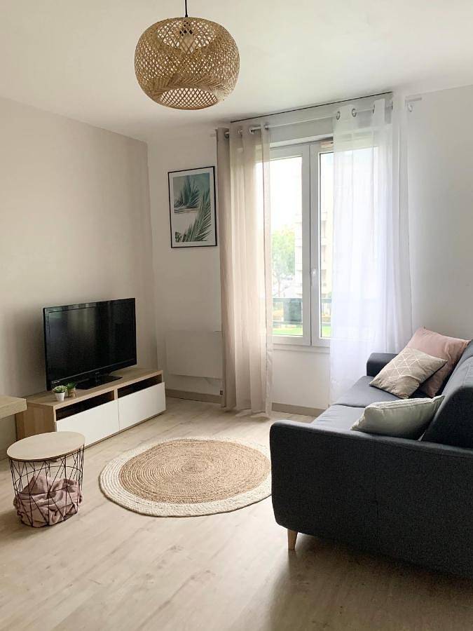Appartement entier, Studio with Sofa Bed in Cergy, Val-d'Oise