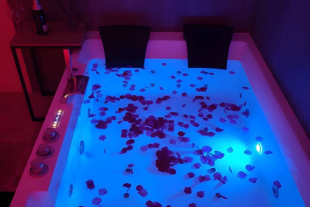 Apartamento entero, Suite romántica: el placer de los sentidos in Saint-Antonin-Noble-Val, Tarn y Garona