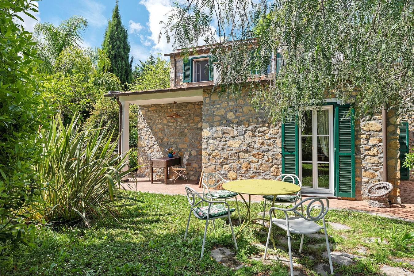 Ganze Wohnung, Bauernhaus 'Agriturismo Casa Didun' mit Gemeinschaftspool, privater Terrasse und Wlan in Dolcedo Gemeinde, Riviera di Ponente