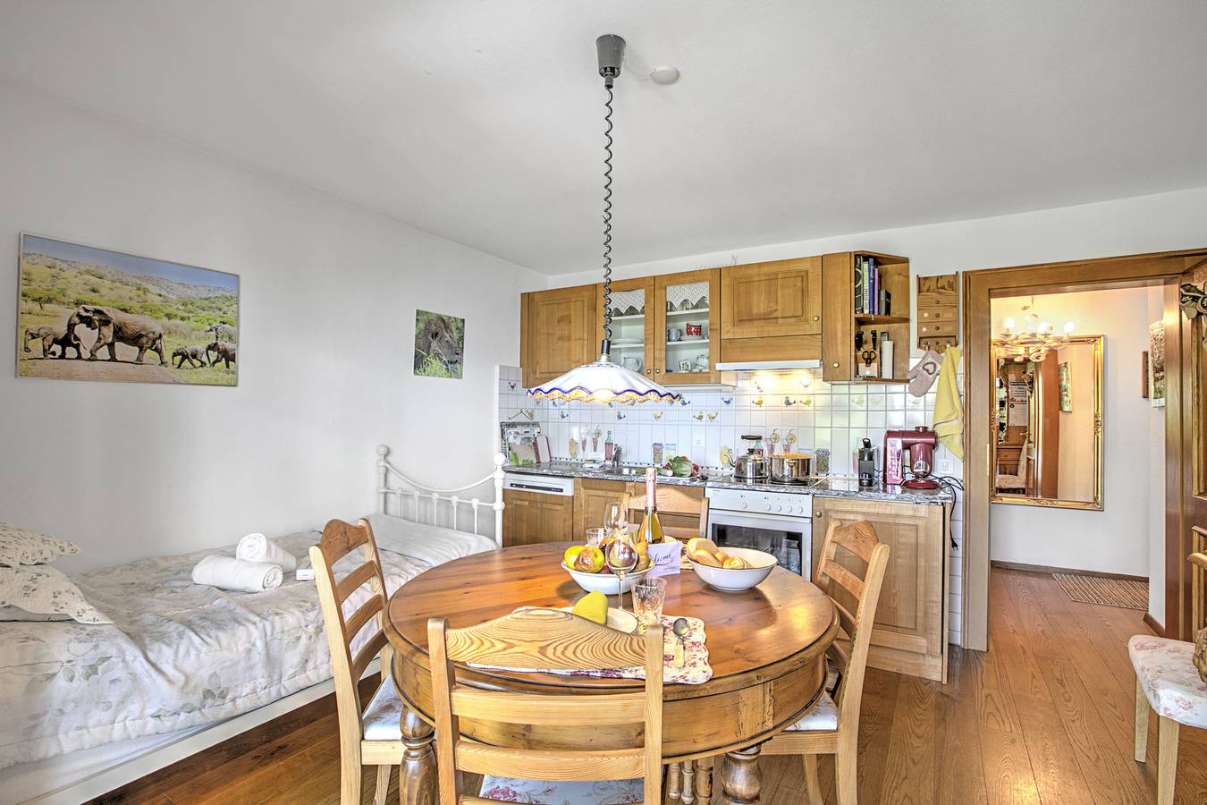 Entire apartment, Honeymoon Love Retreat 2 in Minusio, Ticino Alps and Verbano