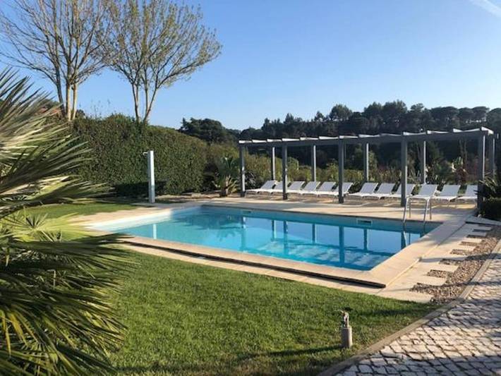 B&B für 6 Personen, mit Balkon/Terrasse und Whirlpool sowie Garten und Ausblick in Metropolregion Lissabon