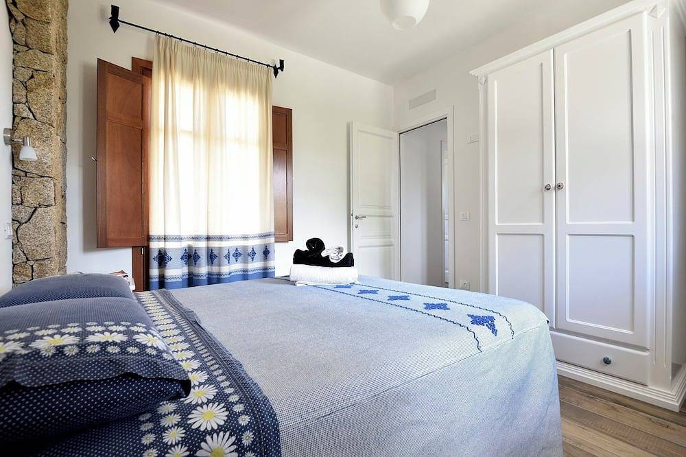 Ganze Wohnung, Villa Menhir. Mediterranen Garten. Berg Aussicht. in Lotzorai, Ogliastra Provinz