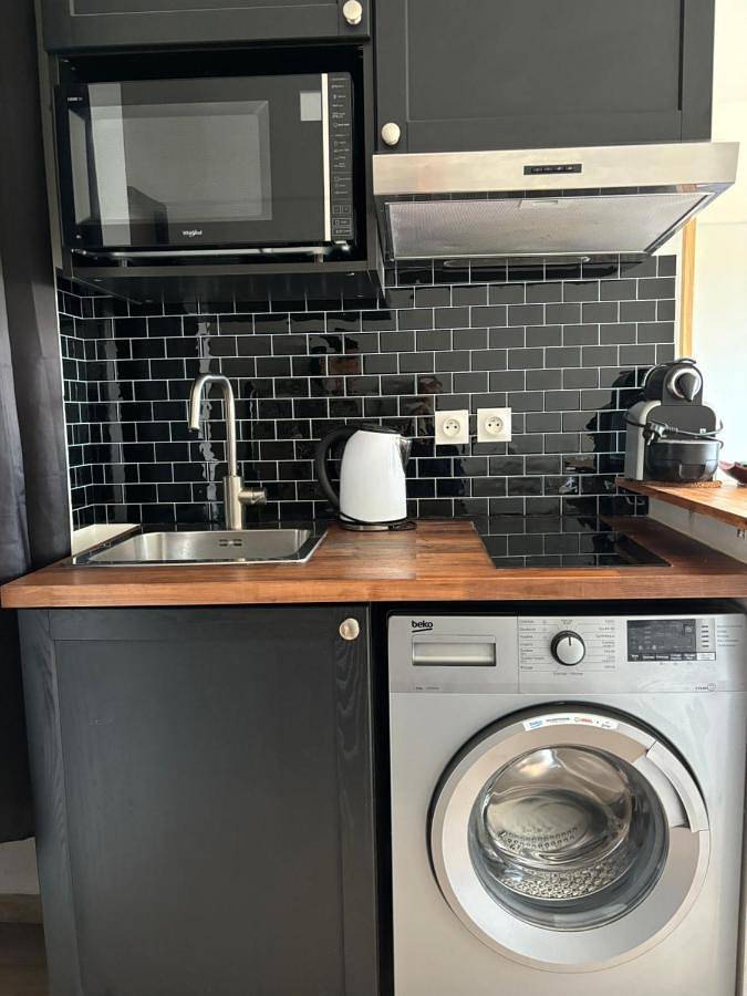 Appartement entier, One-Bedroom Apartment in Saint-Laurent-du-Var, Côte méditerranéenne (France)