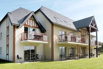 Gîte pour 5 personnes, avec balcon/terrasse ainsi que piscine et terrasse, animaux acceptés dans Golf Club des Sables d'Or