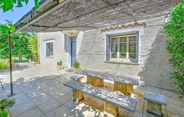 150sqm Apt w / Parking, Piscina y Jardín - Cerca de la ciudad y el río in Vallabrègues, Region de Nimes