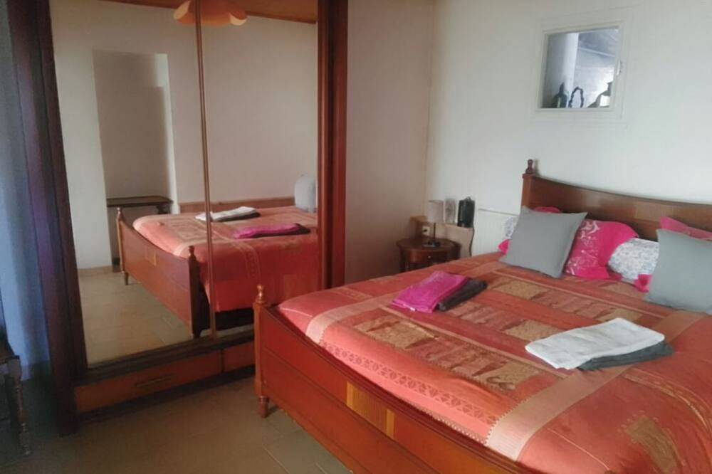 Room L'îlot: table d'hotte, fishing label accommodation breakfast included in Coutras, Región de Libourne