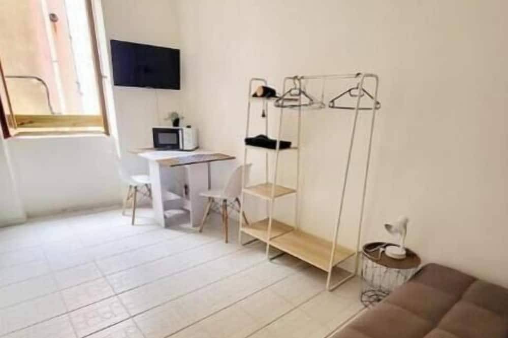 Ganze Wohnung, Studio 2: Cozy Downtown •  Air conditioning, Wi-Fi, Tv in Bédarieux, Béziers und Umgebung