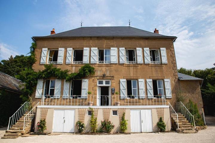 Location de vacances pour 10 personnes, avec vue et jardin à Cussy-en-Morvan - 2