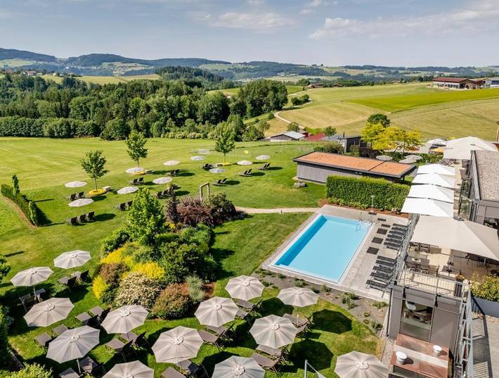 Hotel, mit Terrasse und Garten sowie Pool und Sauna