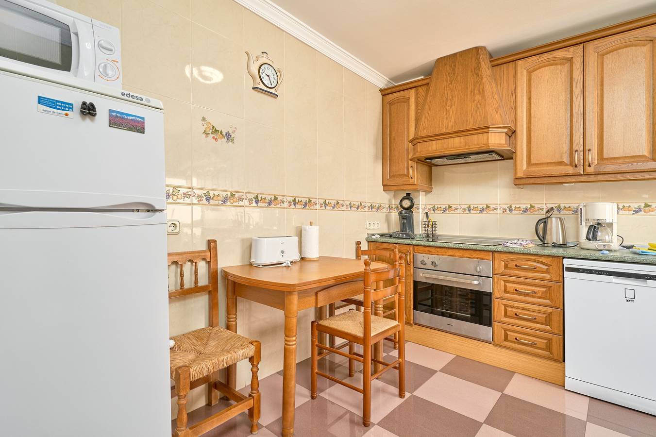 Ganze Wohnung, Ferienwohnung 'Los Alamos' mit Balkon, Wlan und Klimaanlage in Nerja, Cordillera Penibética