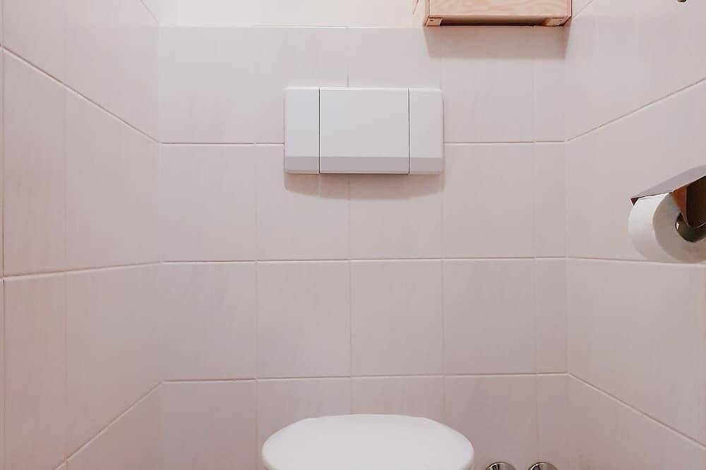 Geheel appartement, Beautiful 2-bedroom apartment with balcony and free parking. in Stubai Alps, Götzens