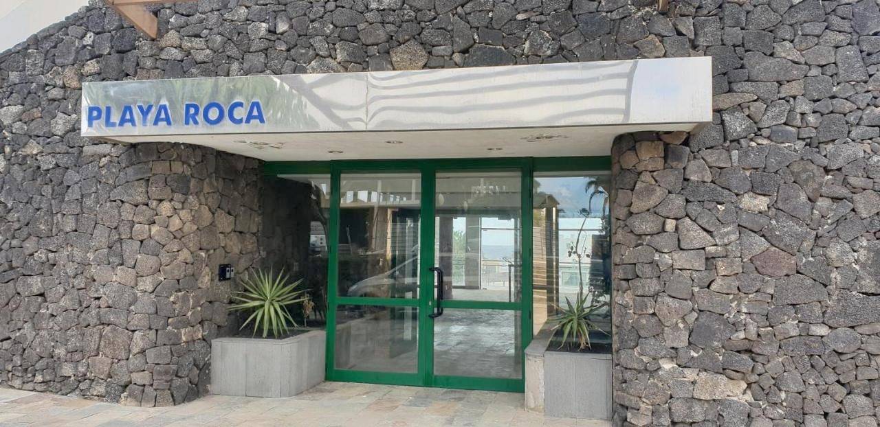 Comfortable houses Playa Roca beachfront access in Costa Teguise, Teguise